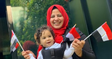 صور.. الطفل "سليم" أصغر مصرى مغترب فى ميلانو يشارك بالتصويت بالاستفتاء