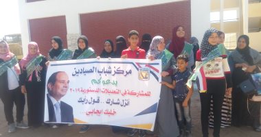 صور.. توافد الناخبين على لجان الاستفتاء بجنوب سيناء 