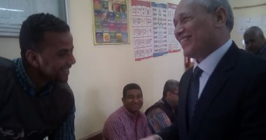 محافظ الأقصر يدلى بصوته فى الاستفتاء على التعديلات الدستورية