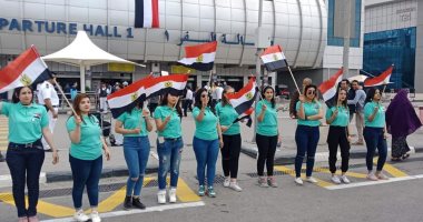 صور.. حضور لافت لشباب مصر للطيران أمام لجان الاستفتاء بمطار القاهرة 