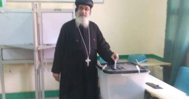أسقف الشرقية يدلى بصوته فى التعديلات الدستورية