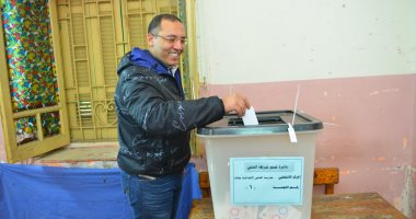 خالد صلاح يدلى بصوته فى التعديلات الدستورية بلجنته الانتخابية بالدقى.. صور