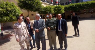 النائب محمد الحصى يدلى بصوته فى الاستفتاء على الدستور بدمياط