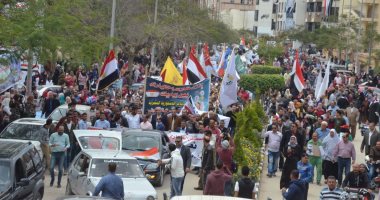 مسيرة حاشدة بجامعة المنصورة للحث على المشاركة فى الاستفتاء على الدستور