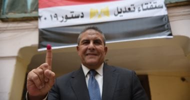 طاهر أبو زيد يدلى بصوته فى الاستفتاء على التعديلات الدستورية.. صور