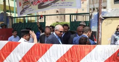 محافظ الجيزة يتفقد لجان الاستفتاء بمدرسة الشهيد أحمد عبد العزيز ببولاق الدكرور