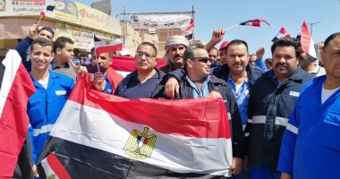المصريون يرسمون مستقبل الوطن.. مشاركة جادة بالاستفتاء على التعديلات الدستورية بكافة المحافظات.. النساء فى المقدمة.. والأحفاد يشاركون بالأعلام.. وعمال يقطعون 200 كيلو للتصويت