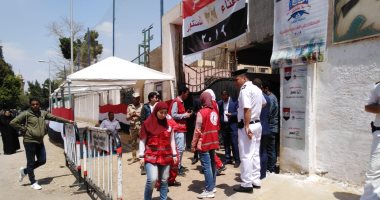 صور.. مجموعات من الهلال الأحمر تطوف لجان التعديلات الدستورية بالمعادى