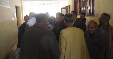 محافظ الفيوم يتفقد عددا من لجان الاستفتاء على الدستور.. صور
