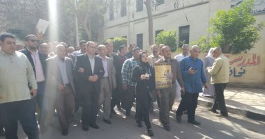 مسيرة لأسر الشهداء بالدقهلية لحث المواطنين على المشاركة فى الاستفتاء