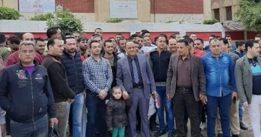 صور.. إقبال شبابى على لجان الاستفتاء على الدستور فى الغربية