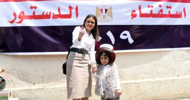 صور.. سحر نصر لـ"اليوم السابع": الاستفتاء رسالة قوية من المصريين للعالم