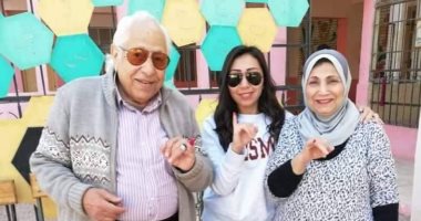 صور.. فاطمة عيد وشيماء الشايب تدليان بصوتيهما فى الاستفتاء على التعديلات الدستورية