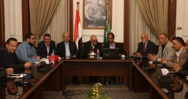 صور.. بهاء أبو شقة يتابع الاستفتاء على تعديلات الدستور من غرفة عمليات الوفد