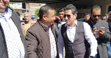 صور.. الفنان أحمد شيبة يدلى بصوته فى الاستفتاء بلجنته غرب الإسكندرية  