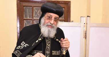 فيديو.. البابا تواضروس وسط محبيه بعد الإدلاء بصوته فى الاستفتاء