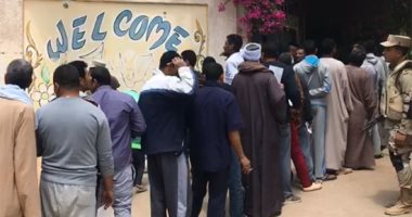 استمرار إقبال المواطنين على لجان حدائق الأهرام للمشاركة فى الاستفتاء