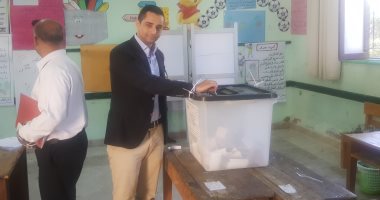 وكيل لجنة السياحة والطيران بمجلس النواب يشارك فى الاستفتاء بالغردقة