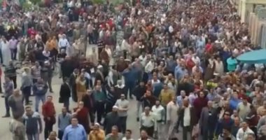 الآلاف فى مسيرات تأييد للتعديلات الدستورية بشركتى غزل المحلة وكفر الدوار