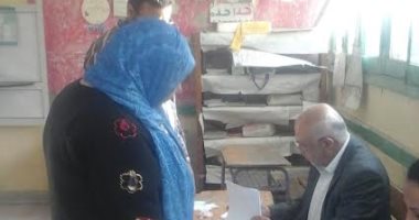 صور.. مصر تعلن عن صوتها.. المواطنون يتوافدون على لجان الاستفتاء للتصويت بإمبابة