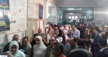 صور.. إقبال كثيف من المواطنين على لجان الاستفتاء بالمنوفية 