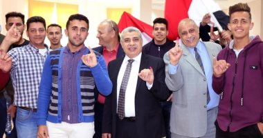 رئيس جامعة طنطا يتابع تصويت الطلاب المغتربين فى الاستفتاء على التعديلات الدستورية