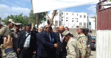 صور.. رئيس اللجنة العامة للانتخابات بالمحلة ومدير أمن الغربية يتفقدان لجان الاستفتاء