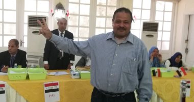 عصام يشارك بصورته من الكويت ويؤكد: نعم للتعديلات الدستورية وتحيا مصر