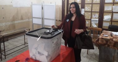 صور.. ميرهان حسين تدلى بصوتها فى الاستفتاء على التعديلات الدستورية