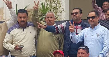 شاهد ..أعضاء مجلس إدارة بلدية المحلة يشاركون في الإستفتاء علي التعديلات الدستورية 