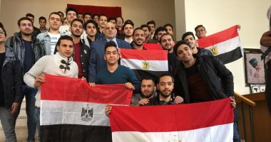 صور.. توافد المصرين على السفارة المصرية فى موسكو للتصويت على تعديلات الدستور