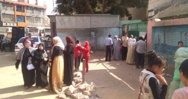 توافد المواطنين على لجان العمرانية للإدلاء بأصواتهم فى الاستفتاء على الدستور
