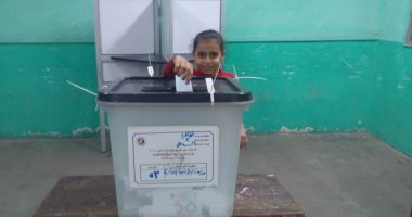 الطفلة مريم: شاركت مع بابا فى الاستفتاء على التعديلات الدستورية 