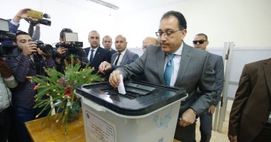 رئيس الوزراء يدلى بصوته فى الاستفتاء على التعديلات الدستورية