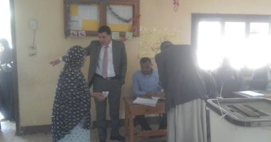 صور.. إقبال كثيف بالساعات الأولى للاستفتاء على تعديل الدستور بلجان منشأة القناطر