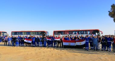 إقبال المصريين على صناديق الاستفتاء.. العمال يتوجهون للمشاركة بأصواتهم