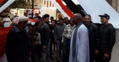 إقبال كثيف للناخبين بلجان الاستفتاء على تعديل الدستور بالزاوية الحمراء  