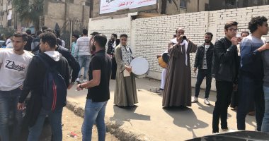ناخبون يستعينون بالمزمار البلدى للحث على المشاركة بالاستفتاء بمدينة نصر 