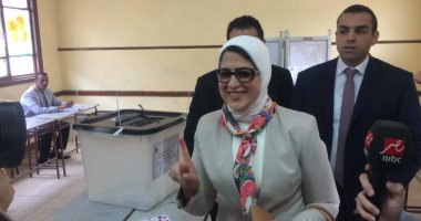 فيديو.. وزيرة الصحة تدلى بصوتها فى تعديلات الدستور بمدرسة مصطفى كامل بمساكن شيراتون 