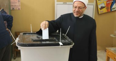 صور.. مفتى الجمهورية يدلى بصوته فى التعديلات الدستورية بالقاهرة