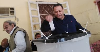 ضياء السيد يدلى بصوته فى الاستفتاء على التعديلات الدستورية.. صور