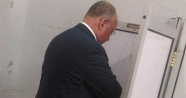 فيديو.. محافظ القاهرة يدلى بصوته فى الاستفتاء على الدستور بمصر الجديدة.. صور 