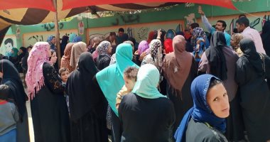 نساء البدرشين يتفوقن على الرجال فى استفتاء التعديلات الدستورية.. صور