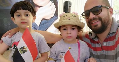 المصريون بالخارج يرفعون شعار نعم للمشاركة من أى مكان بالعالم.. الزغاريد الأعلى صوتا فى لجان قطر.. أعلام مصر ترفرف فى يد الأطفال بالكويت.. والزى الفرعونى الأبرز فى ماليزيا.. والشباب الأكثر بالنرويج ورومانيا..صور