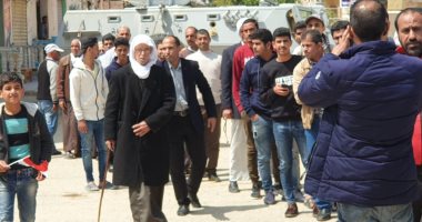 طوابير تمتد عشرات الأمتار خارج لجان الاستفتاء على تعديل الدستور بشمال سيناء