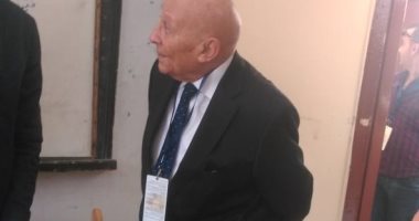 رئيس المجلس القومى لحقوق الإنسان يدلى بصوته فى الاستفتاء بمصر الجديدة