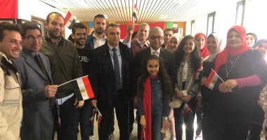 فيديو وصور.. القنصلية المصرية فى ميلانو تشهد تزايدا ملحوظا للمشاركة فى الاستفتاء