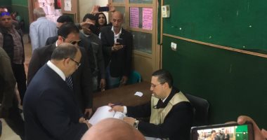 فيديو وصور.. وزير التنمية المحلية يدلى بصوته بالاستفتاء على التعديلات الدستورية 