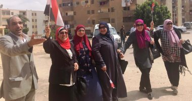 السيدات وكبار السن يتصدرون المشهد أمام لجان الاستفتاء بالخصوص ـ صور