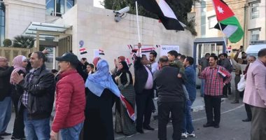 بأعلام مصر والأردن.. المصريون يحتفلون باستفتاء التعديلات الدستورية ..صور